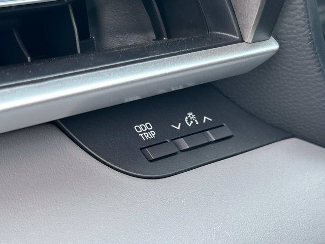 Used 2022 Toyota Highlander LE AWD/4WD image 23