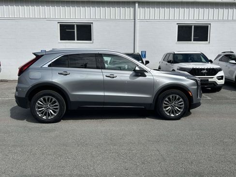 Used 2025 Cadillac XT4 Premium Luxury FWD image 2