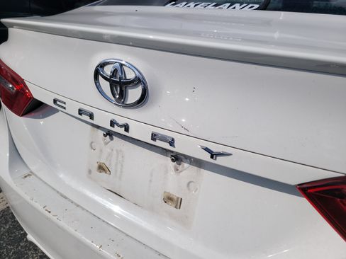 Used 2019 Toyota Camry SE FWD image 11