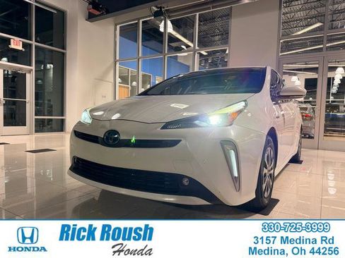 Used 2020 Toyota Prius LE image 1