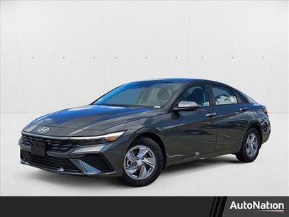 New 2025 Hyundai Elantra SE