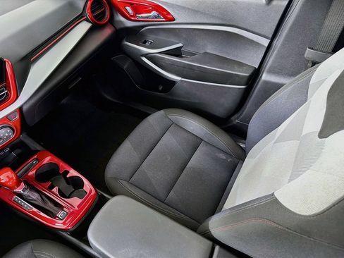 Used 2025 Chevrolet Trax RS w/ Sunroof Package FWD image 29