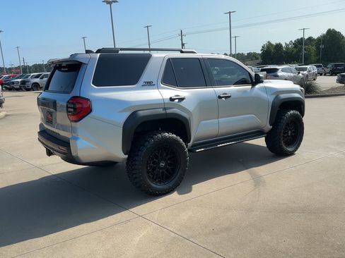 Used 2025 Toyota 4Runner TRD Off-Road image 8
