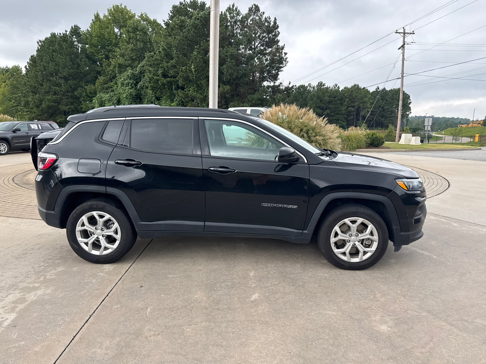 Used 2024 Jeep Compass Latitude AWD/4WD image 7