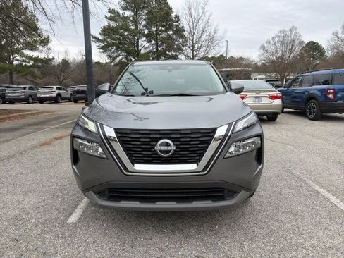 Used 2023 Nissan Rogue SV image 3
