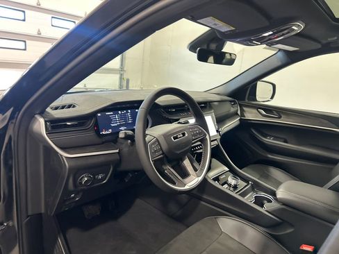New 2026 Jeep Grand Cherokee Altitude image 17