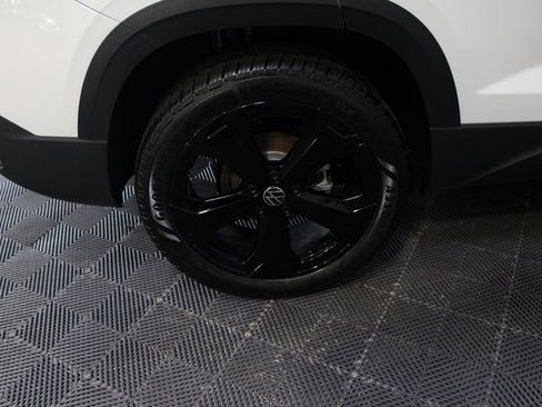 New 2025 Volkswagen Taos SEL image 27