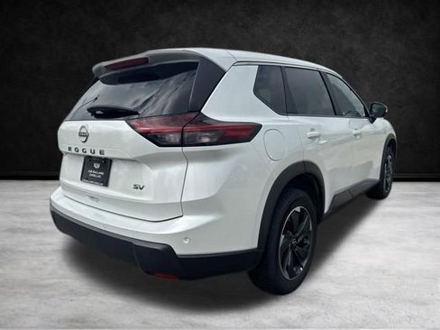 Used 2024 Nissan Rogue SV FWD image 4