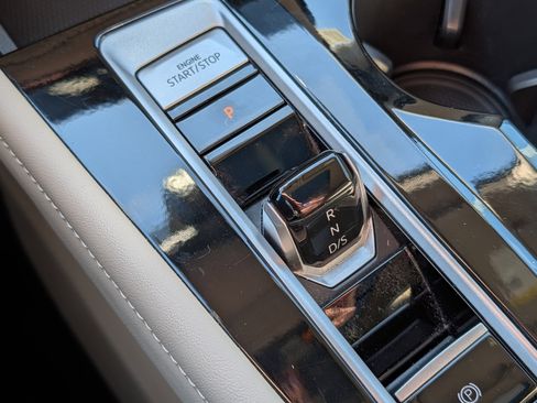 Certified 2024 Volkswagen Atlas SEL Premium R-Line image 26