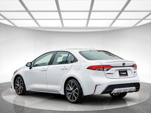 Used 2022 Toyota Corolla SE image 2