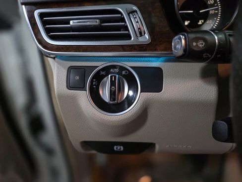 Used 2016 Mercedes-Benz E 350 4MATIC Wagon image 37