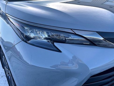 Used 2024 Toyota Sienna XLE Woodland Edition image 30