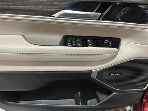 Used 2022 Jeep Wagoneer Series II w/ Flexible Seating Group AWD/4WD image 17