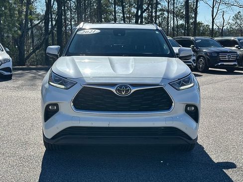 Used 2021 Toyota Highlander Limited image 3