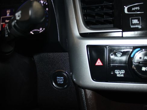 Used 2015 Toyota Highlander Limited Platinum FWD image 18