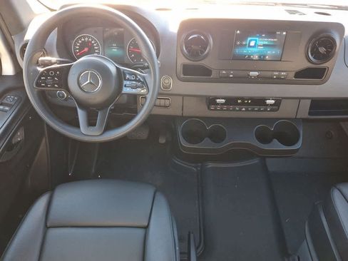 Used 2024 Mercedes-Benz Sprinter 2500 image 27