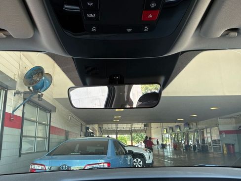 Used 2026 Kia Carnival FWD image 19