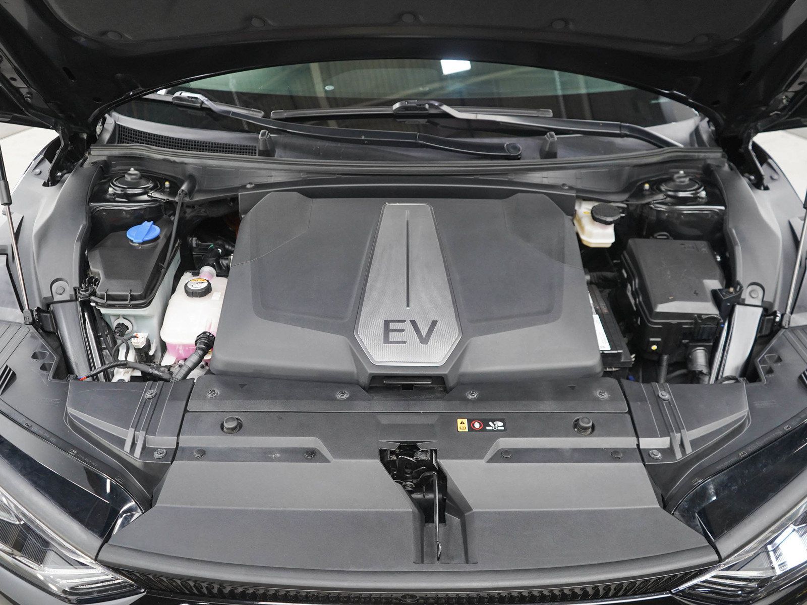 Used 2023 Kia EV6 Wind w/ Wind Technology Package AWD/4WD image 30