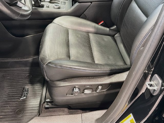 Used 2024 Cadillac XT4 Sport AWD/4WD image 17