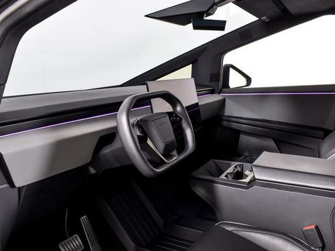 Used 2024 Tesla Cybertruck AWD Crew Cab image 15