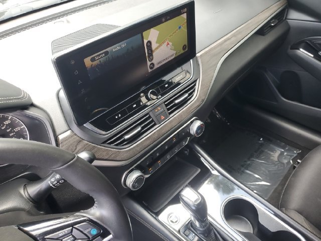 Used 2023 Nissan Altima 2.5 SV w/ SV Premium Package FWD image 19