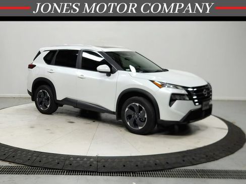 Used 2025 Nissan Rogue SV w/ SV Premium Package FWD image 1