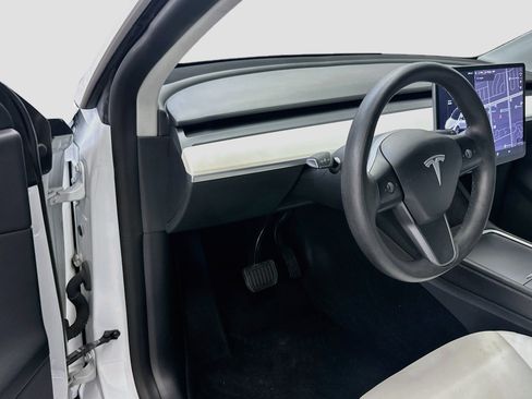 Used 2021 Tesla Model Y Long Range AWD/4WD image 17