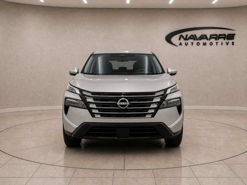 Used 2024 Nissan Rogue SV FWD image 2