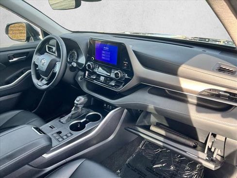 Certified 2024 Toyota Highlander XLE image 23