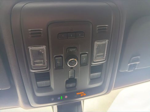 Used 2022 GMC Yukon XL Denali AWD/4WD image 24