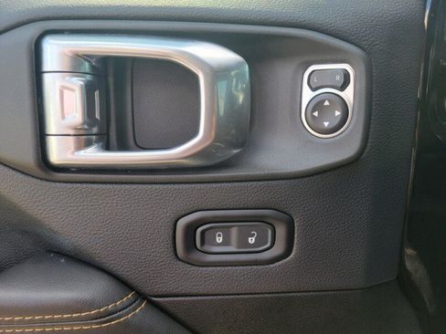 Used 2025 Jeep Gladiator Sport AWD/4WD image 15
