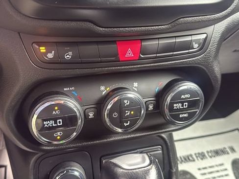 Used 2016 Jeep Renegade Limited AWD/4WD image 20