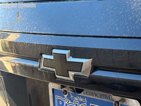 Used 2025 Chevrolet Traverse LT w/ Midnight/Sport Edition image 13