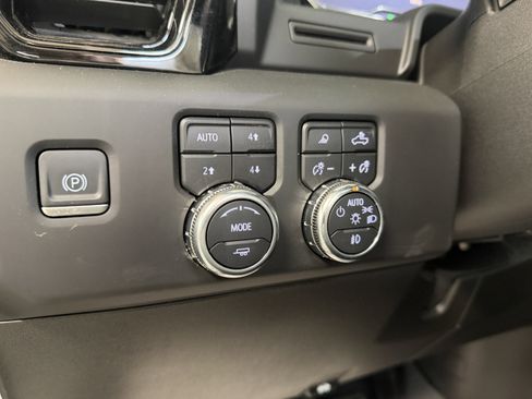 Used 2024 GMC Sierra 2500 AT4 w/ AT4 Preferred Package image 20