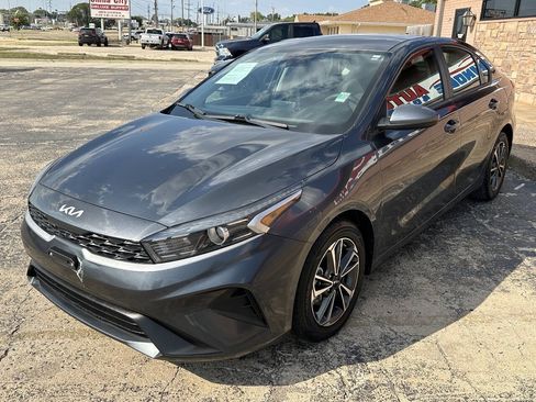 Used 2023 Kia Forte LXS FWD image 4
