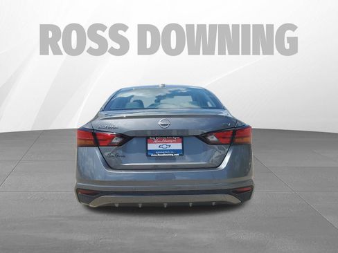 Used 2024 Nissan Altima 2.5 SV FWD image 5