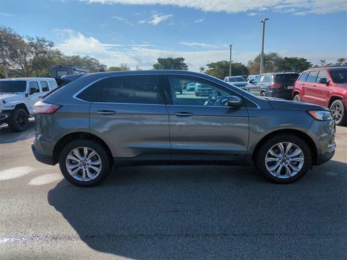Used 2022 Ford Edge Titanium image 5