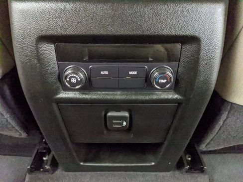 Used 2023 Chevrolet Traverse LS FWD image 14