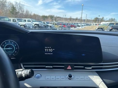 Used 2023 Hyundai Elantra Limited w/ Cargo Package FWD image 25
