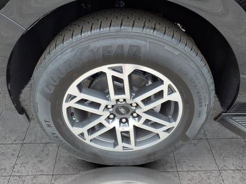 New 2025 Ford Expedition Active image 4