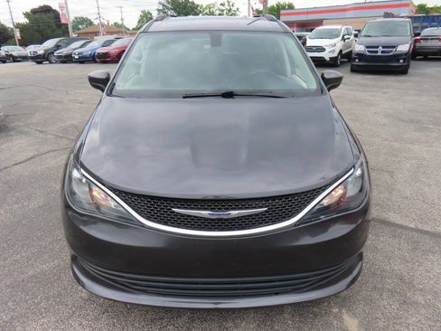 Used 2020 Chrysler Voyager Lxi FWD image 32