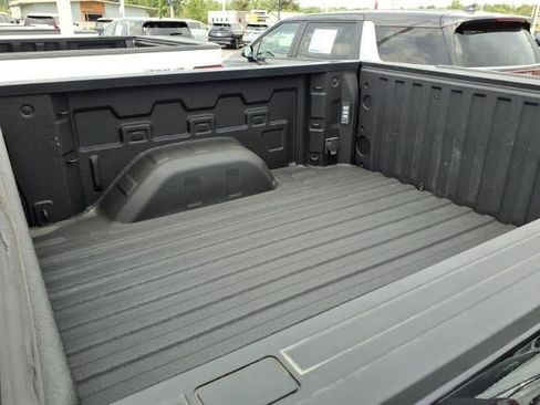 Used 2023 Chevrolet Silverado 1500 LT AWD/4WD image 17