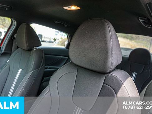 Used 2025 Hyundai Elantra Sport FWD image 17