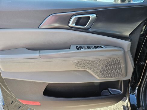 Used 2025 Kia Carnival FWD image 23