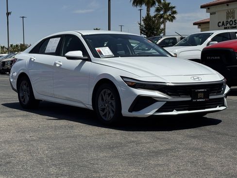 Used 2024 Hyundai Elantra SEL FWD image 1
