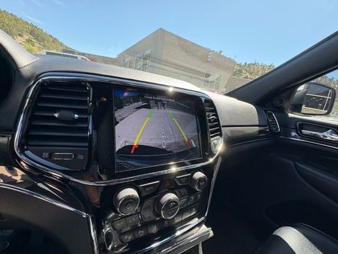 Used 2019 Jeep Grand Cherokee Overland AWD/4WD image 24