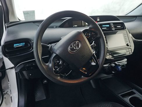 Used 2022 Toyota Prius LE FWD image 3