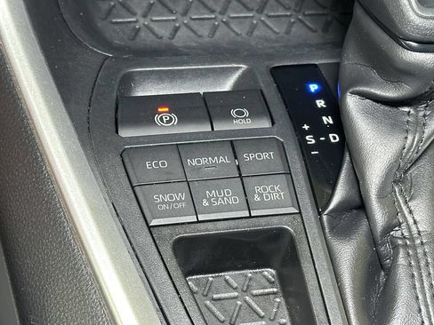 Used 2020 Toyota RAV4 LE w/ All Weather Liner Package AWD/4WD image 31