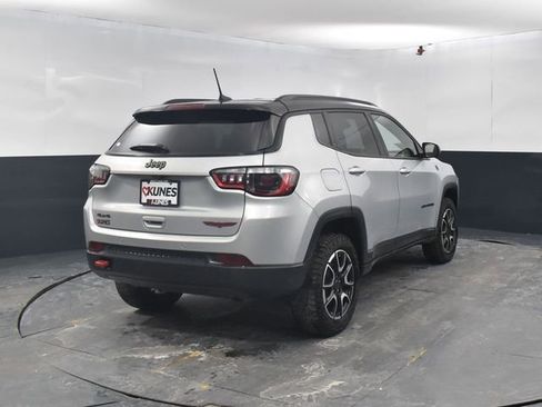 Used 2025 Jeep Compass Trailhawk image 4