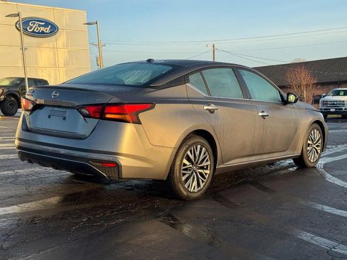 Used 2024 Nissan Altima 2.5 SV image 3